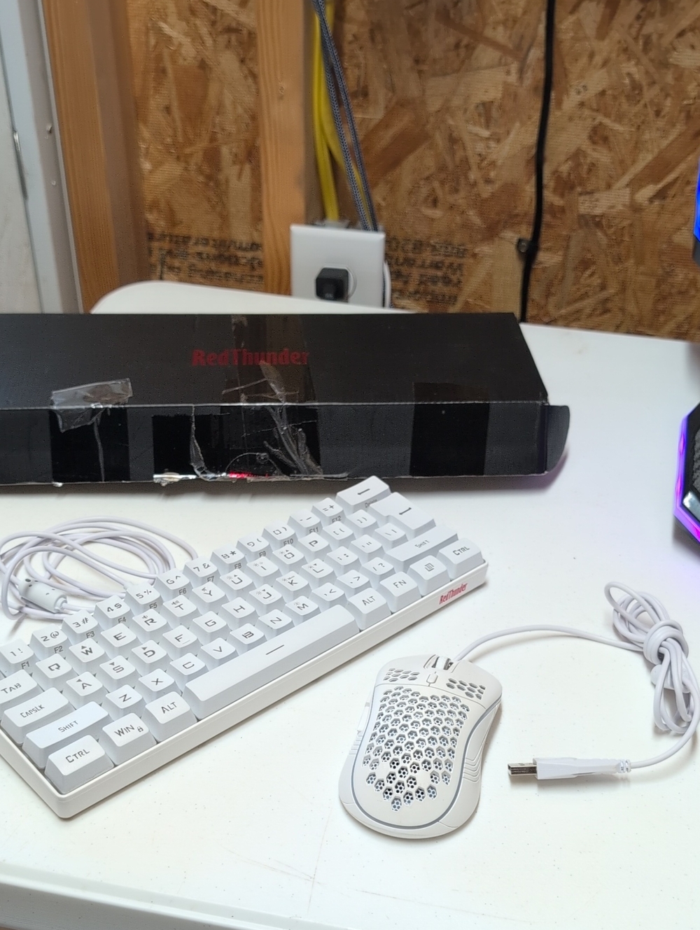 K62 RGB Backlight Keyboard — White. (95)